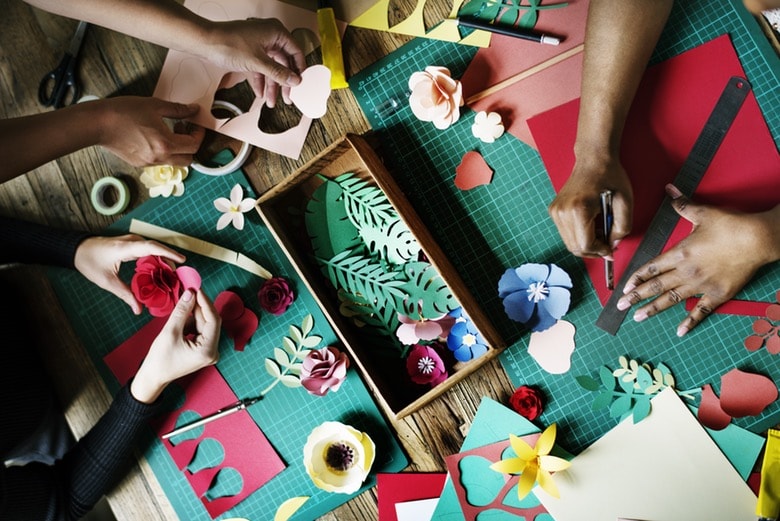 Crafts and cup cakes focus group for families in Los Angeles